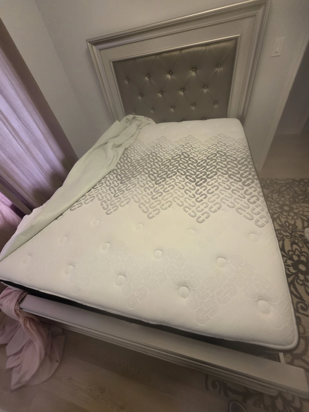 Queen size bed and mattress - photo 3