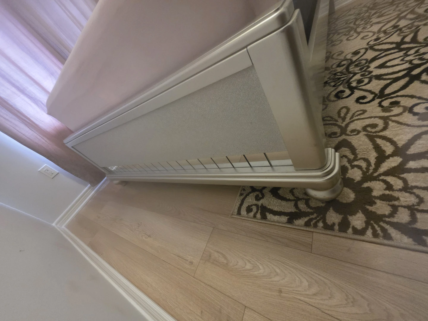Queen size bed and mattress - photo 5
