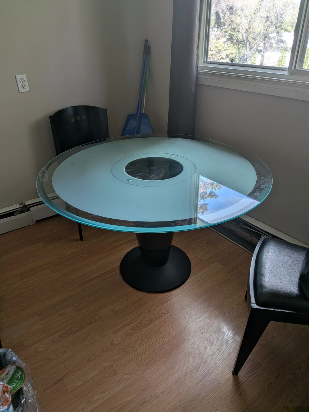 Round Glass Top Pedestal Dining Table