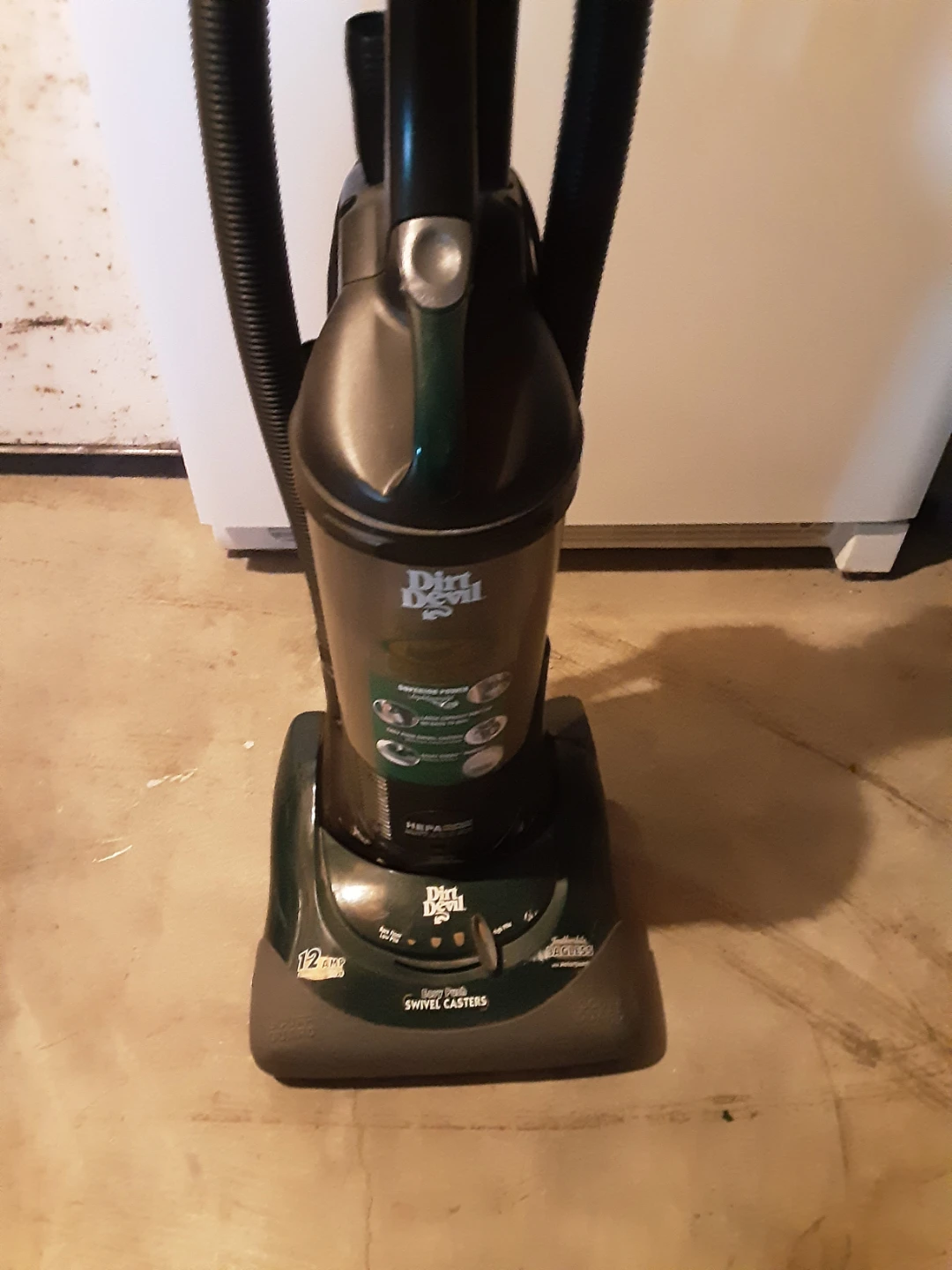 Dirt Devil Swivel Bagless Upright Vacuum