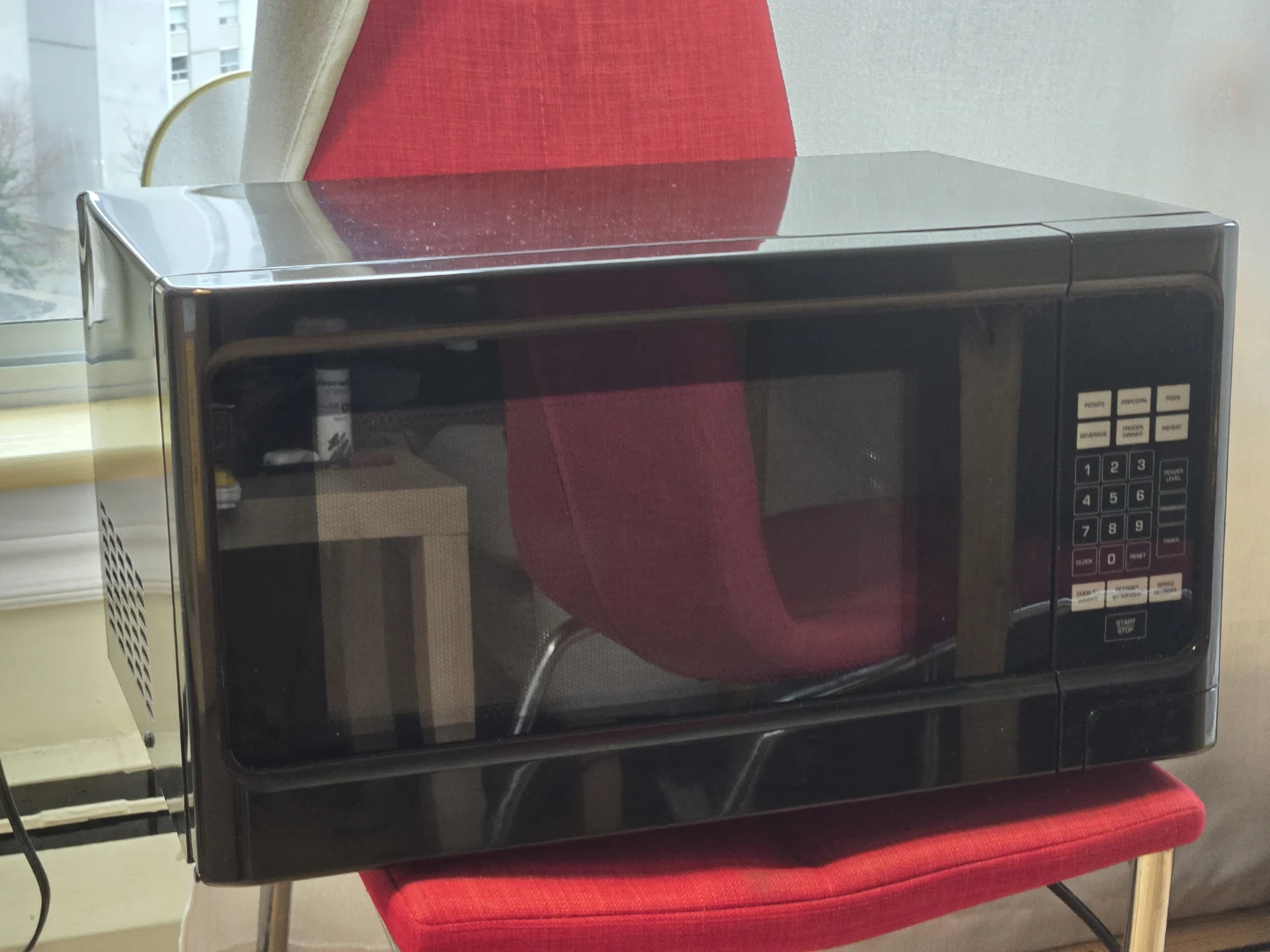Everyday Essentials Microwave Oven E6610B - photo 2