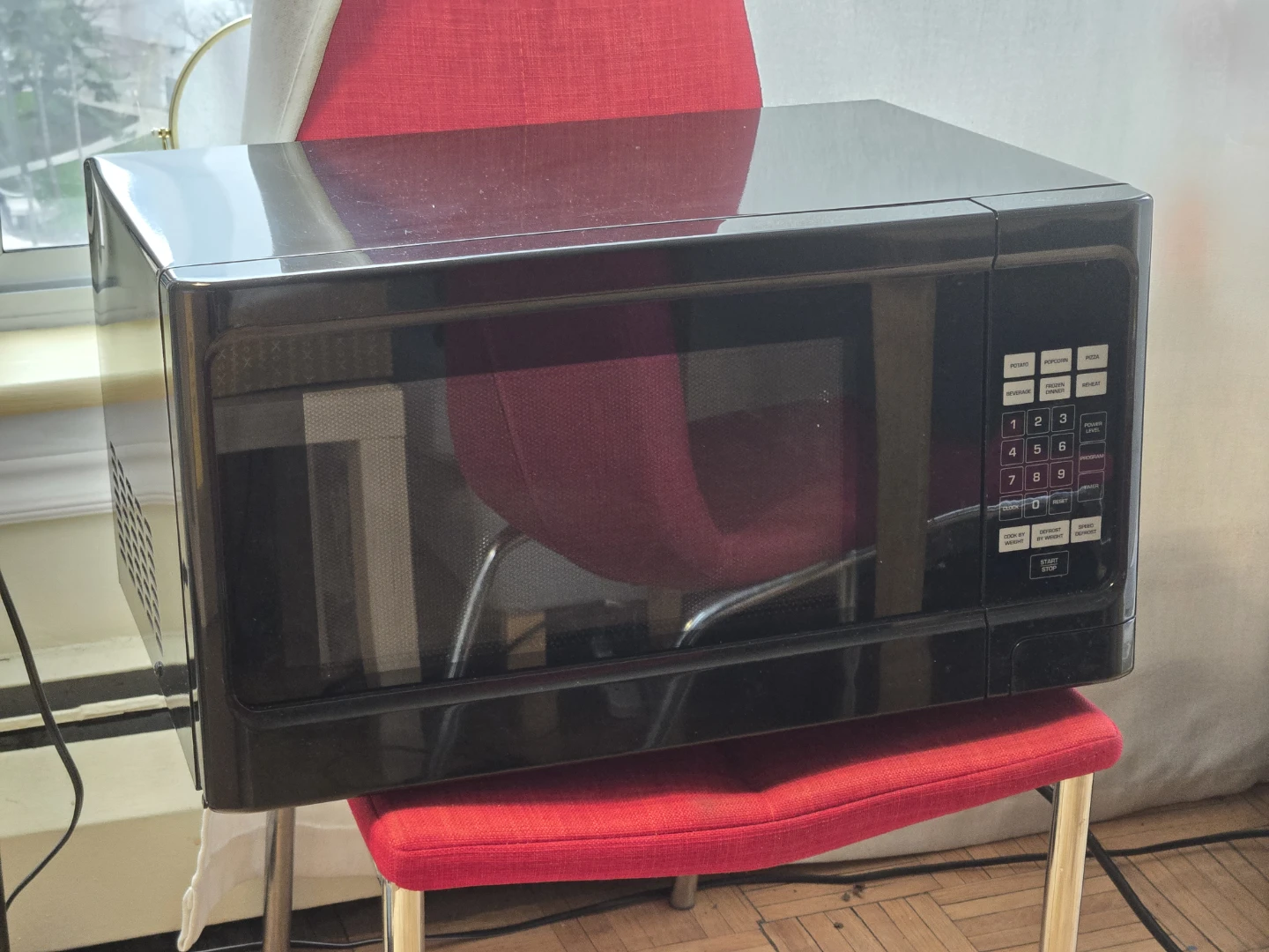 Everyday Essentials Microwave Oven E6610B - photo 3