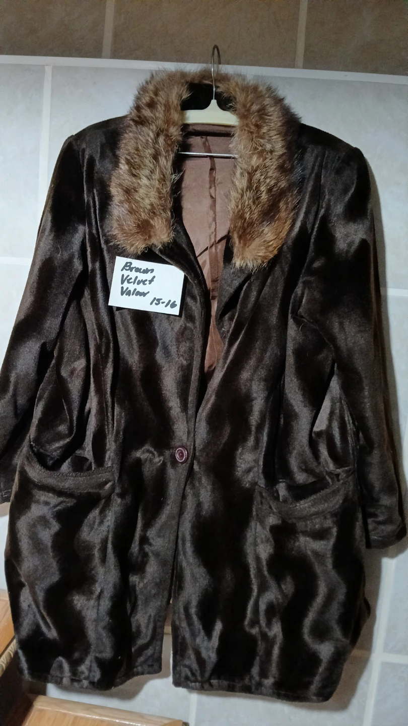 Assorted ladies coats for $5.00 each - photo 3