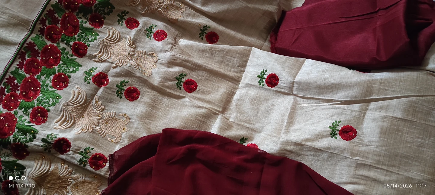 Embroidered Kurti with Maroon Dupatta - photo 2