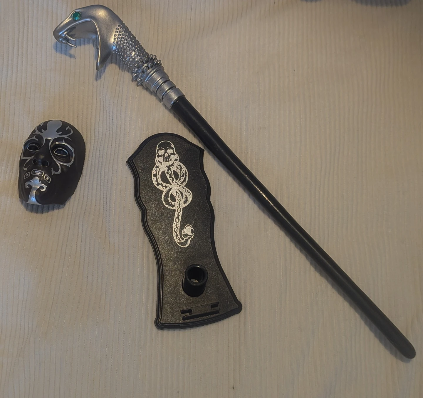 Harry Potter Death Eater Series Mystery Wand with Mask and Stand - photo 2