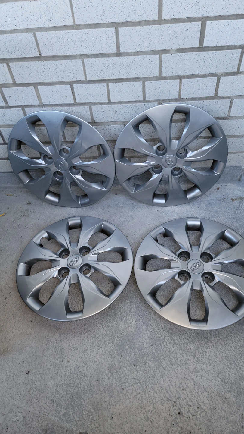 Set of 4 Hyundai Hubcaps