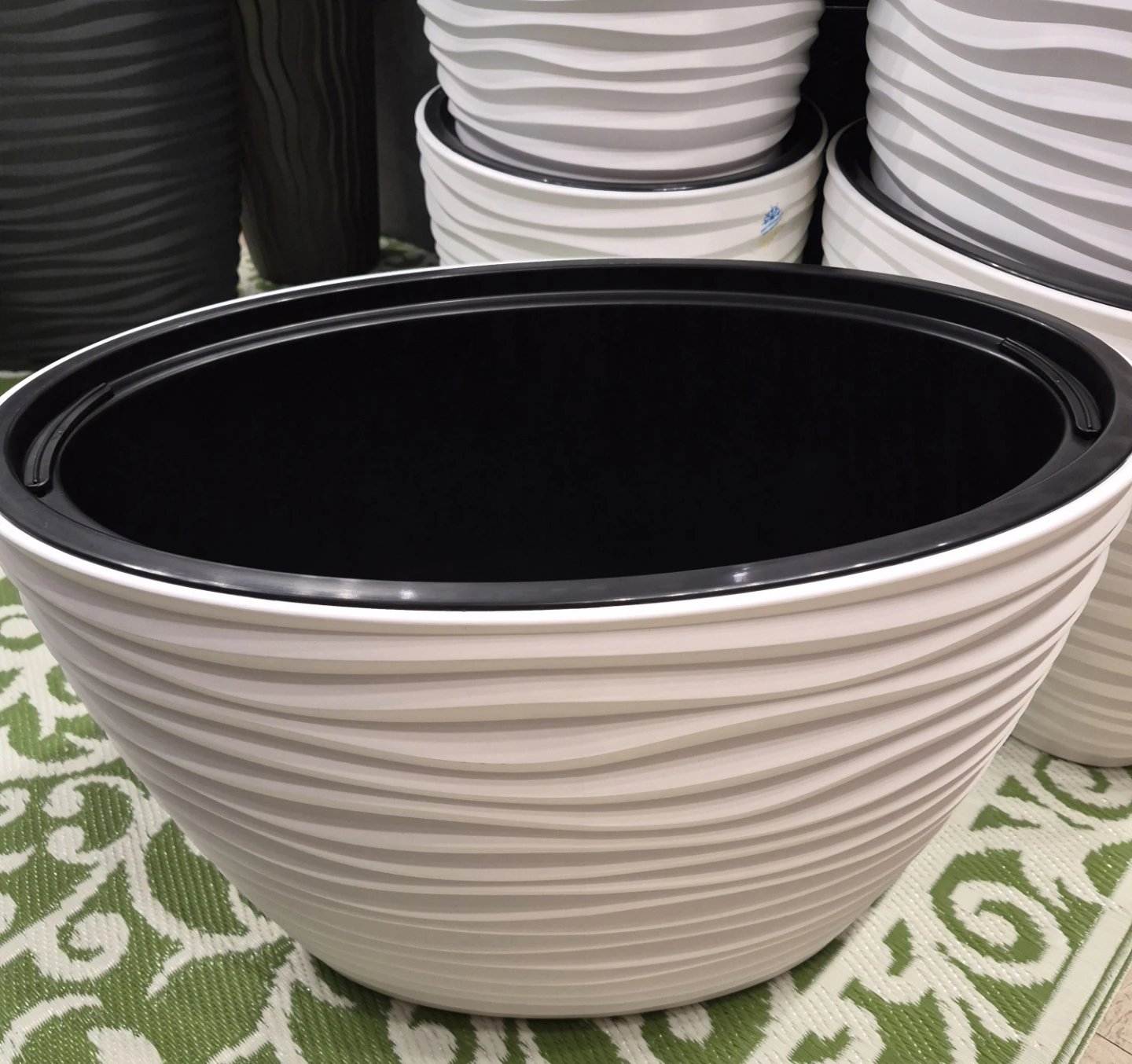 New Oval Planter Pot with removable insert $20 each wow - photo 3