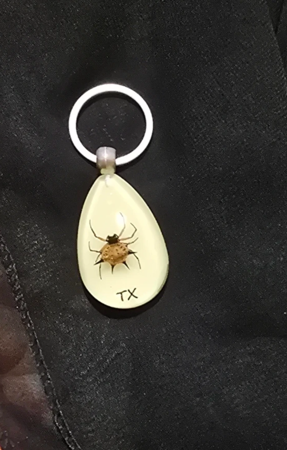 Spider in Resin  and glow in the dark Keychain. - photo 3