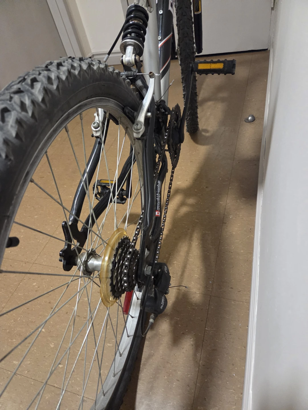 Raleigh 24" mountain bike - photo 4