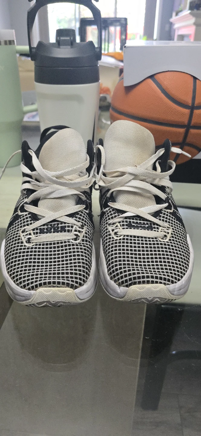 Nike Basketball Shoes - photo 2