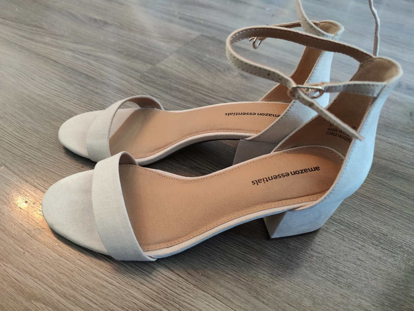 Amazon Essentials Women's Two Strap Heeled Sandals - Ivory - photo 2