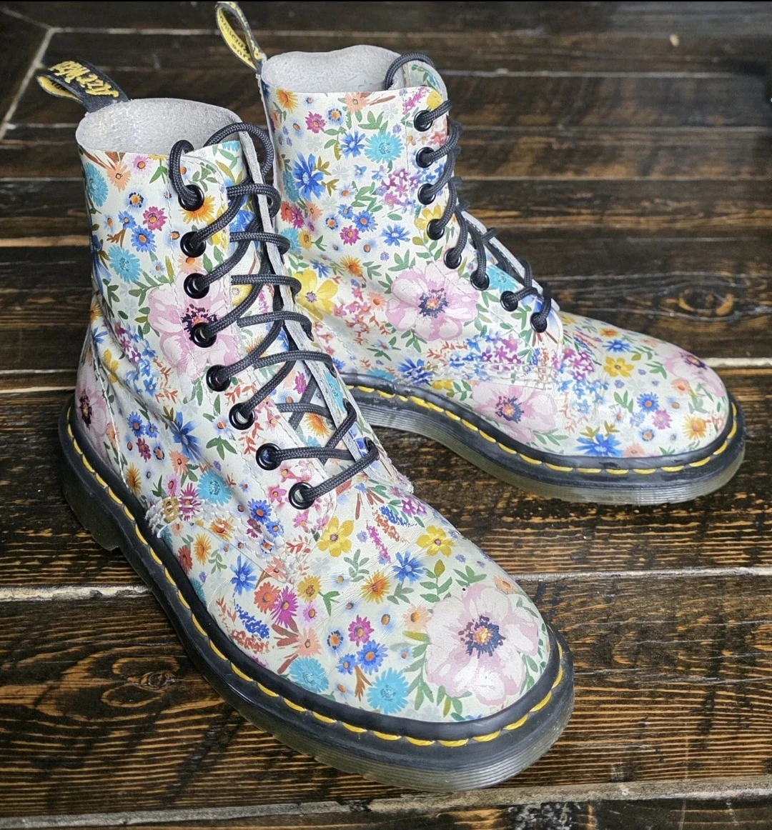 DR . MARTENS WANDERLUST BONE LEATHER FLORAL BOOTS SIZE 6 WOMEN'S