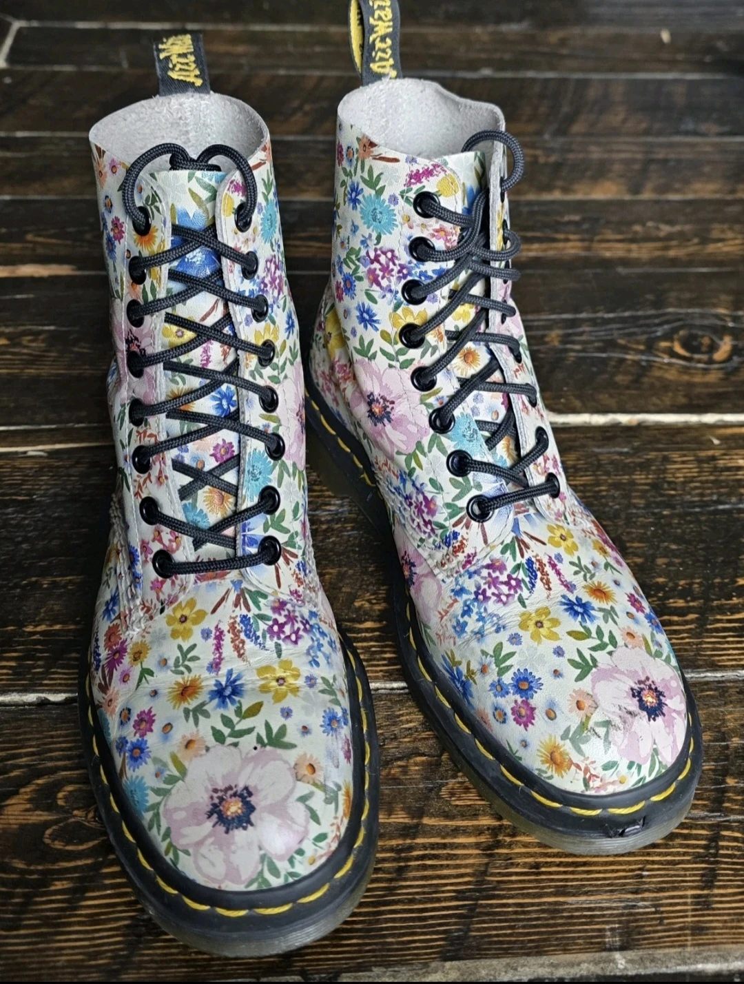DR . MARTENS WANDERLUST BONE LEATHER FLORAL BOOTS SIZE 6 WOMEN'S - photo 3