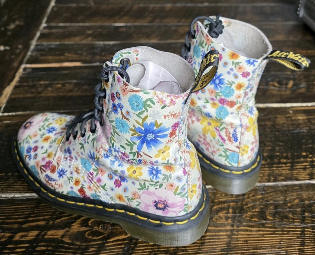 DR . MARTENS WANDERLUST BONE LEATHER FLORAL BOOTS SIZE 6 WOMEN'S - photo 4