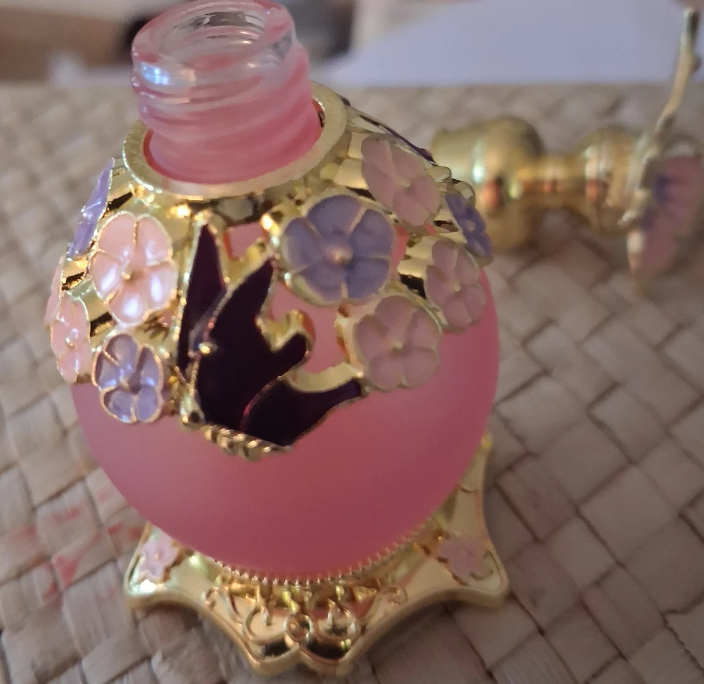 Decorative Perfume Bottle with Butterfly and Floral Accents - photo 3