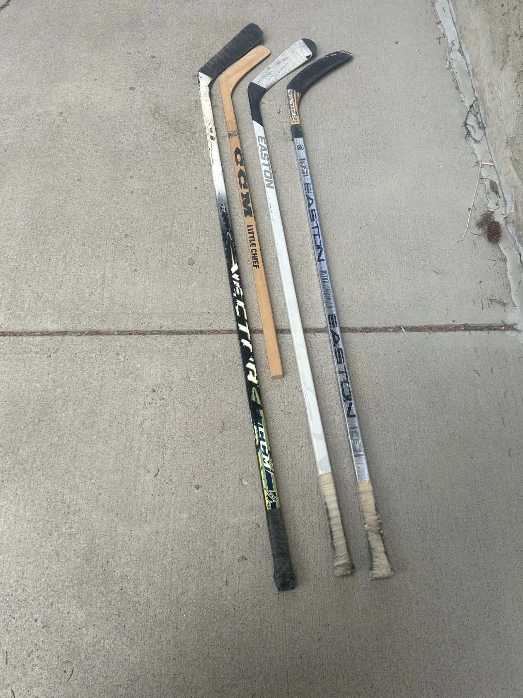 Previously Used Hockey Sticks 8pc. - photo 3