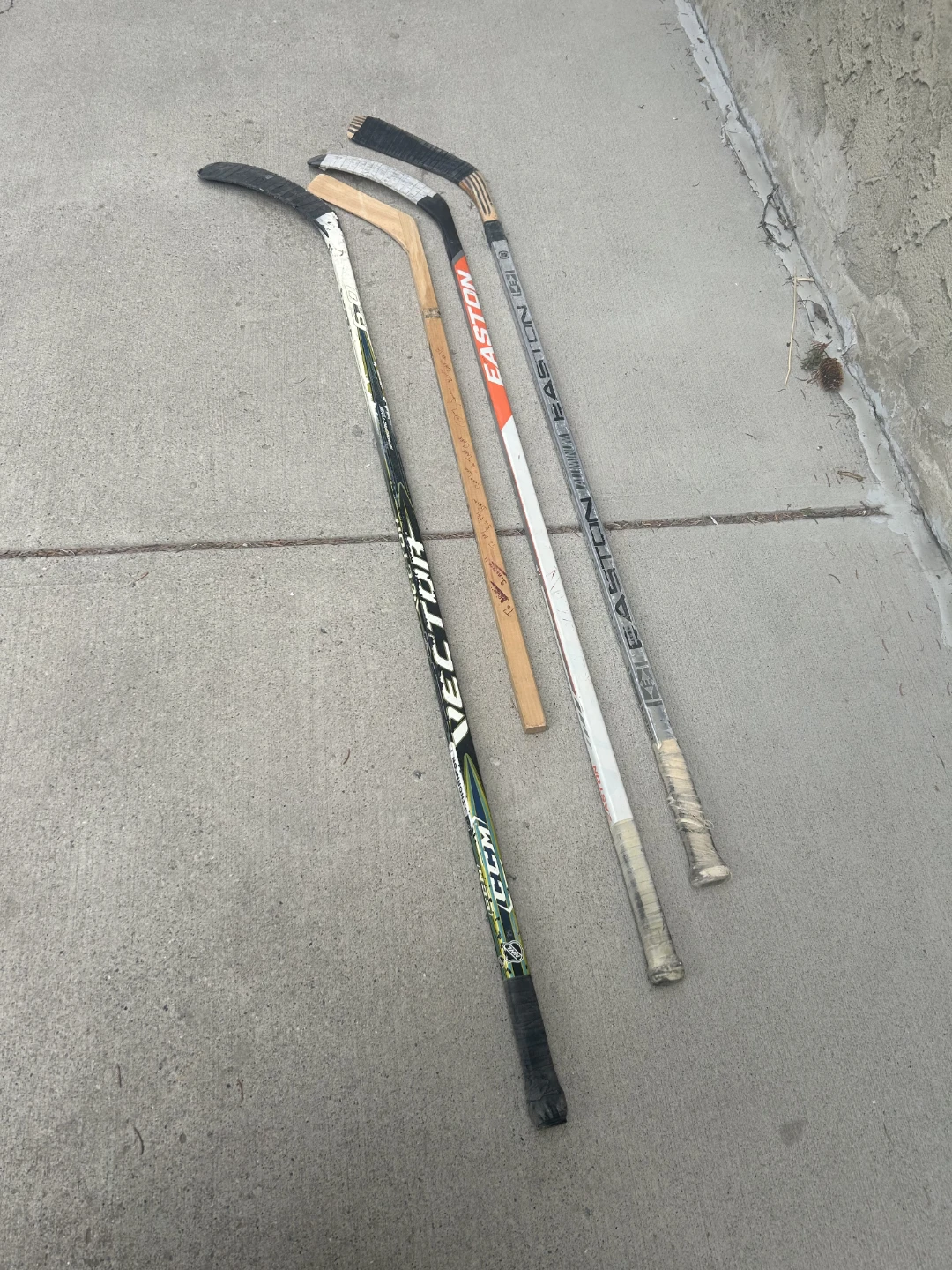 Previously Used Hockey Sticks 8pc. - photo 4