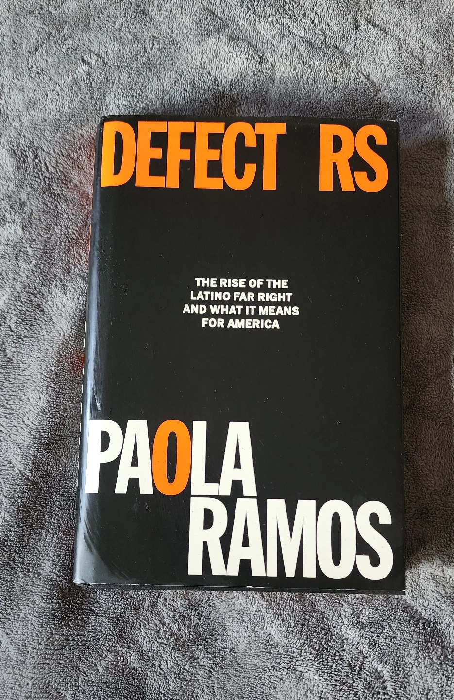 Book Defect RS, by Paola Ramos