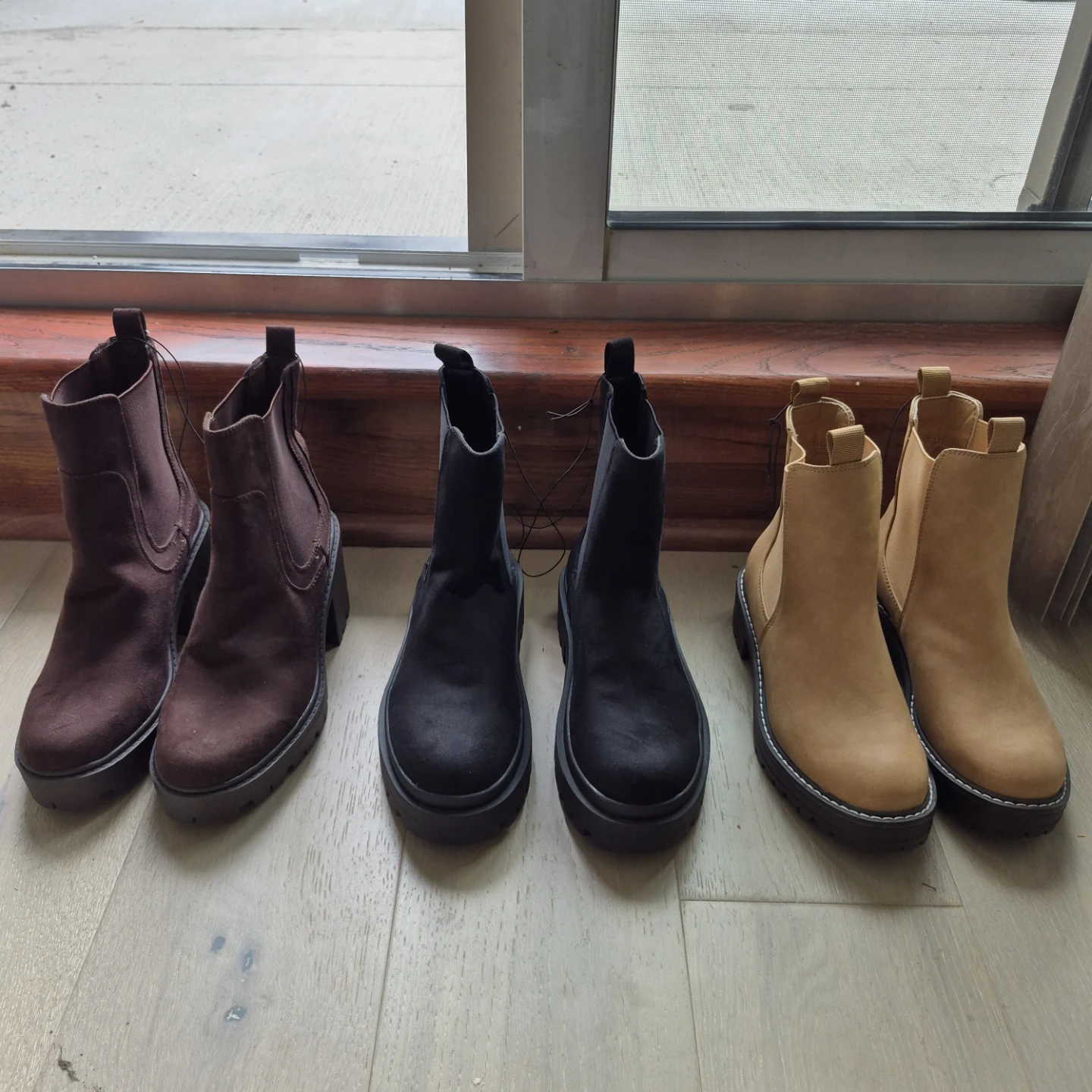 Women's Suede Chelsea Boots