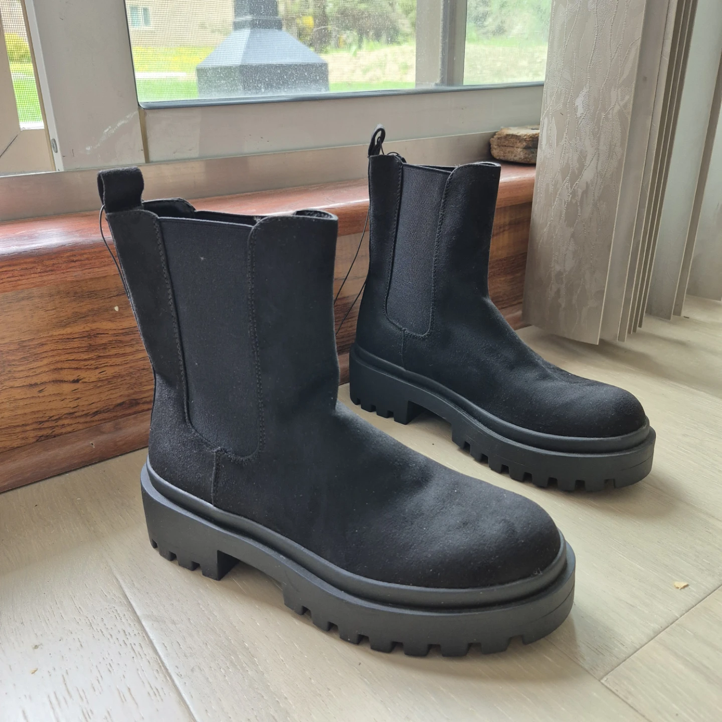 Women's Suede Chelsea Boots - photo 3