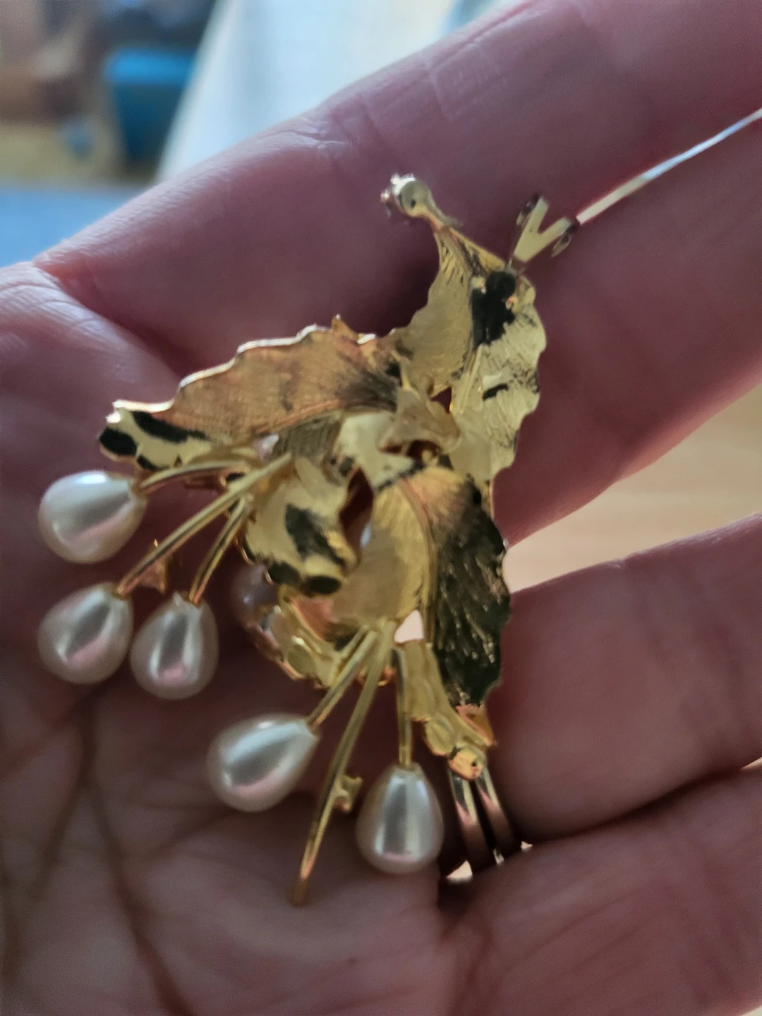 Vintage Gold tone leaf & pearl Pendant - photo 3