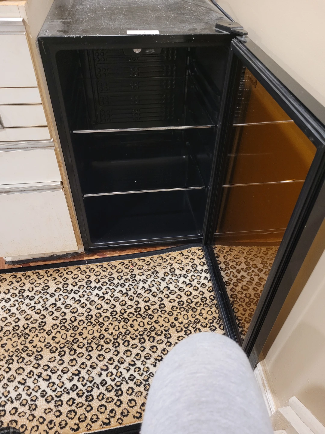 Magic Chef Beverage Refrigerator - photo 2