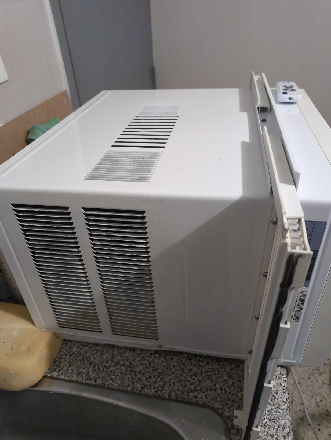 LG Window Air Conditioner LW8017ERSM - photo 3