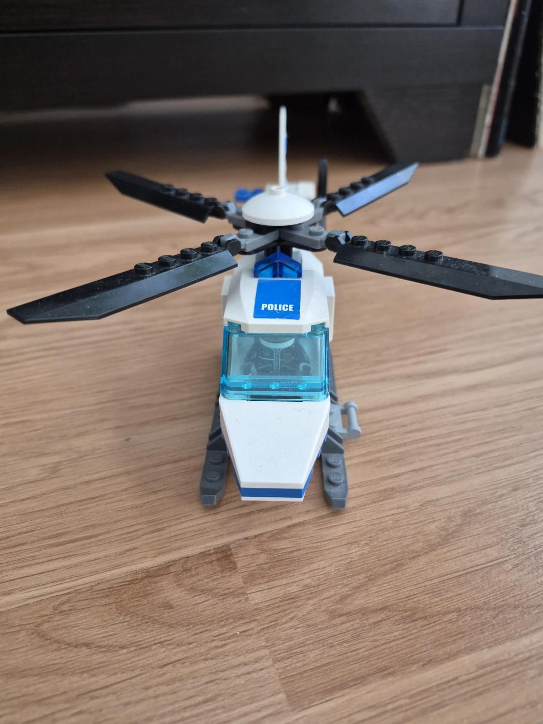 LEGO City Police Helicopter Set 7741 - photo 2