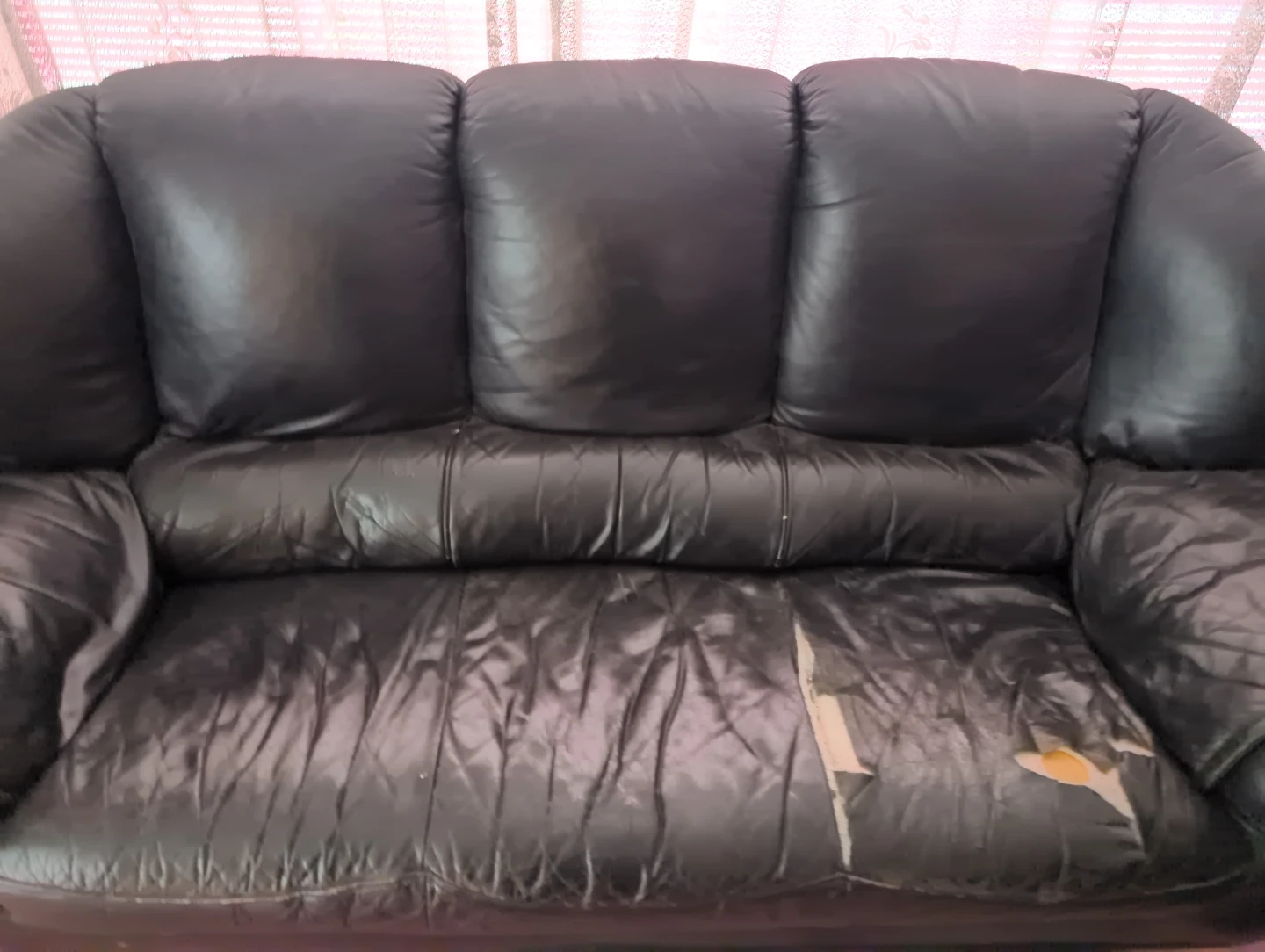 Free black leather 3 seater + 1 seater sofa - photo 2
