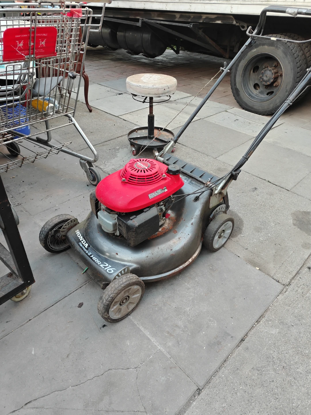 Honda Harmony II HRR 216 Lawnmower