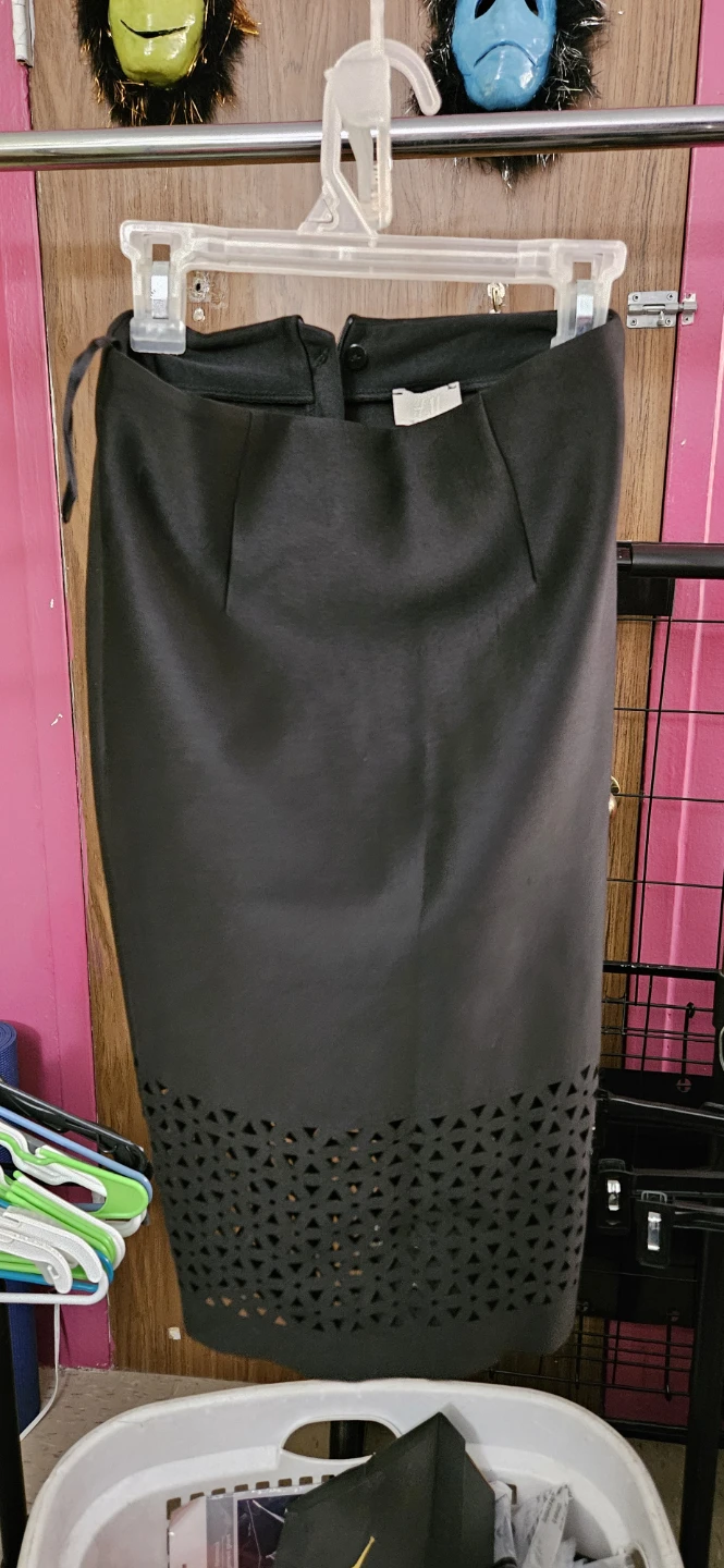 H&M Black Laser Cut Pencil Skirt Size 2 - photo 2