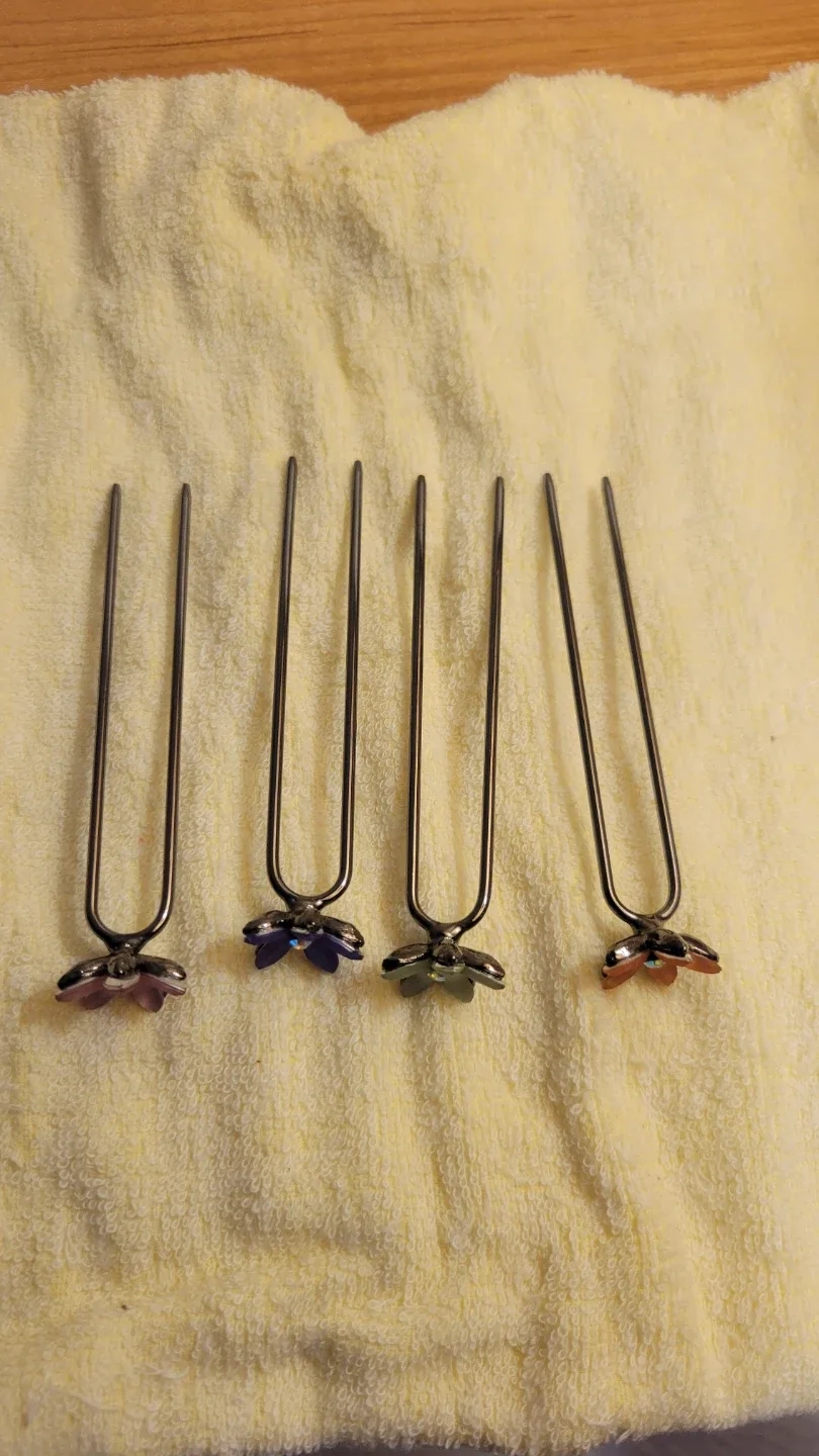 Set of 4 Flower Hair Pins - photo 3