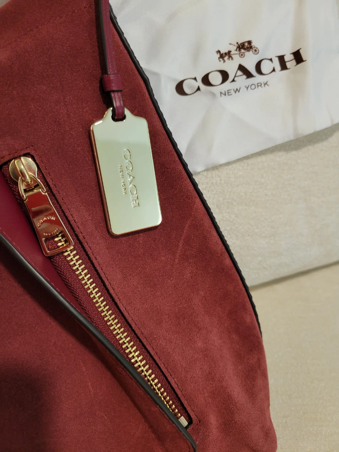 Coach Women's hobo bag in Black Cherry Suede - photo 4