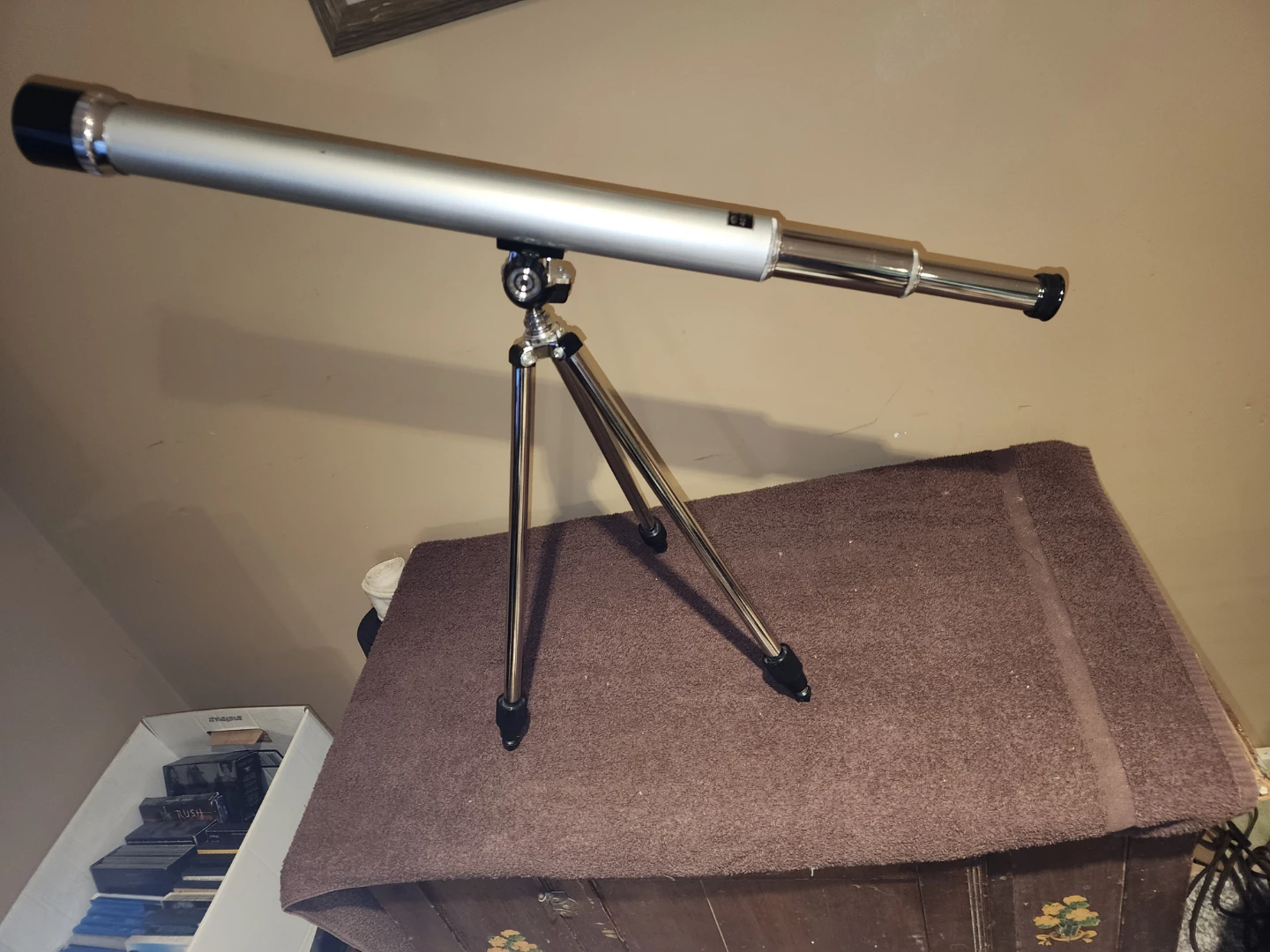 Tasco 10x40 Telescope with Tripod