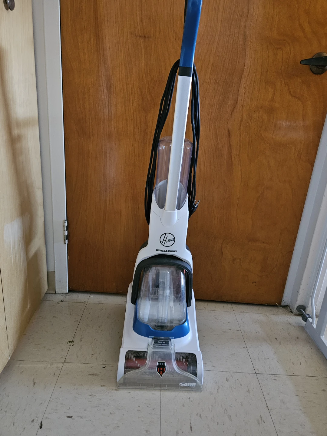 Hoover PowerDash Pet Compact Carpet Cleaner - photo 3