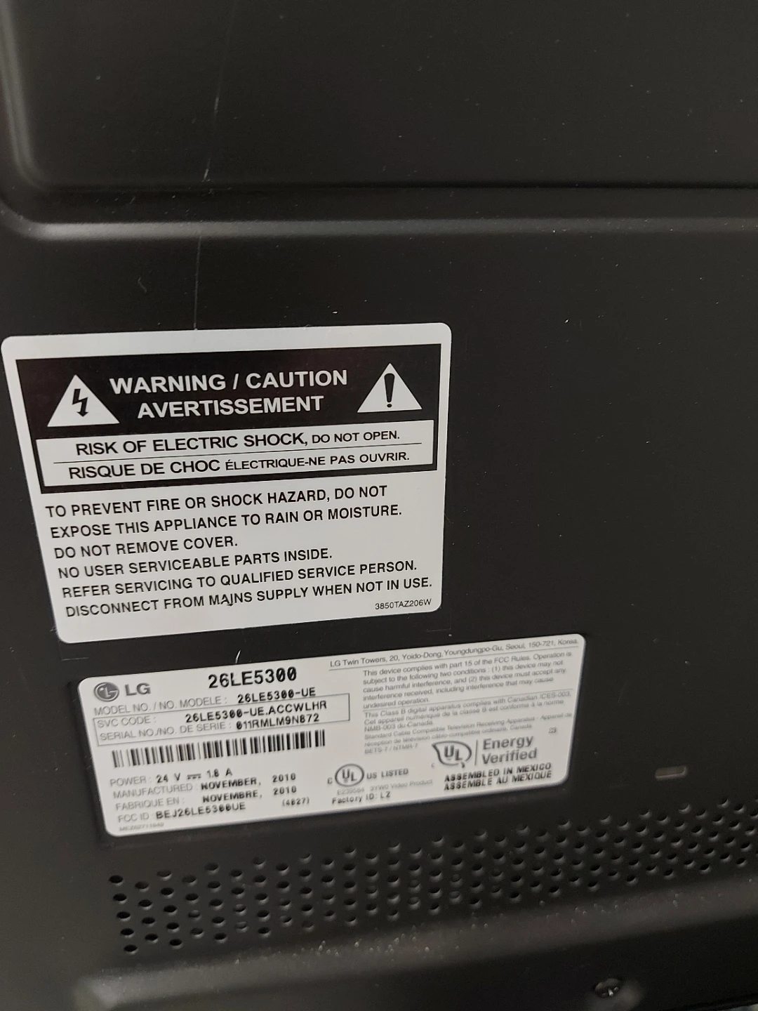 LG 26LE5300 26-inch LCD TV - photo 2