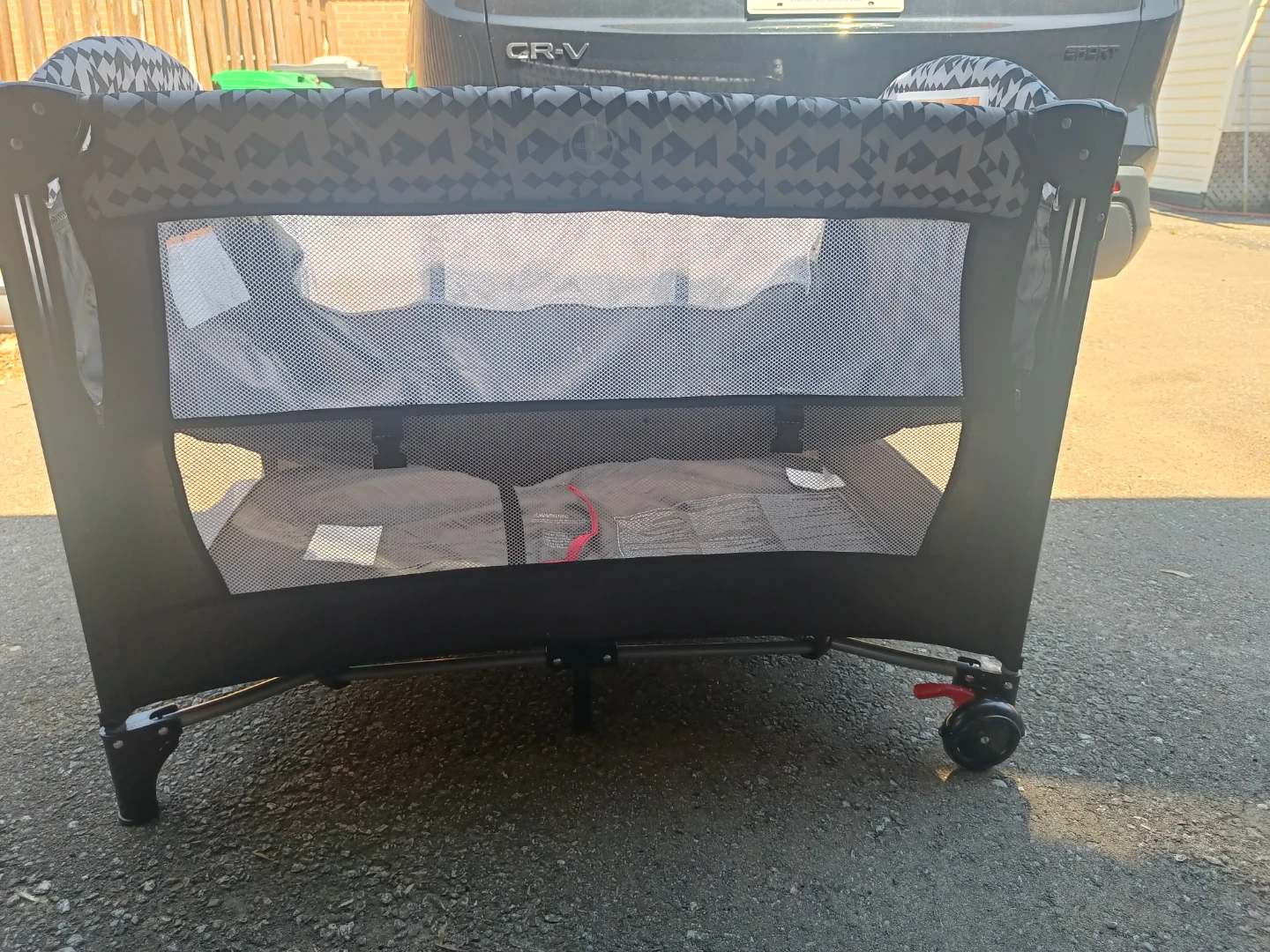 Portable baby crib