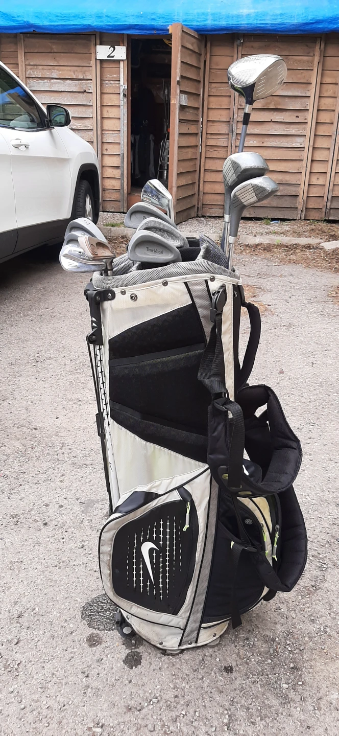 Complete Set Of Men's Right Handed Golf Clubs With Bag & Cover