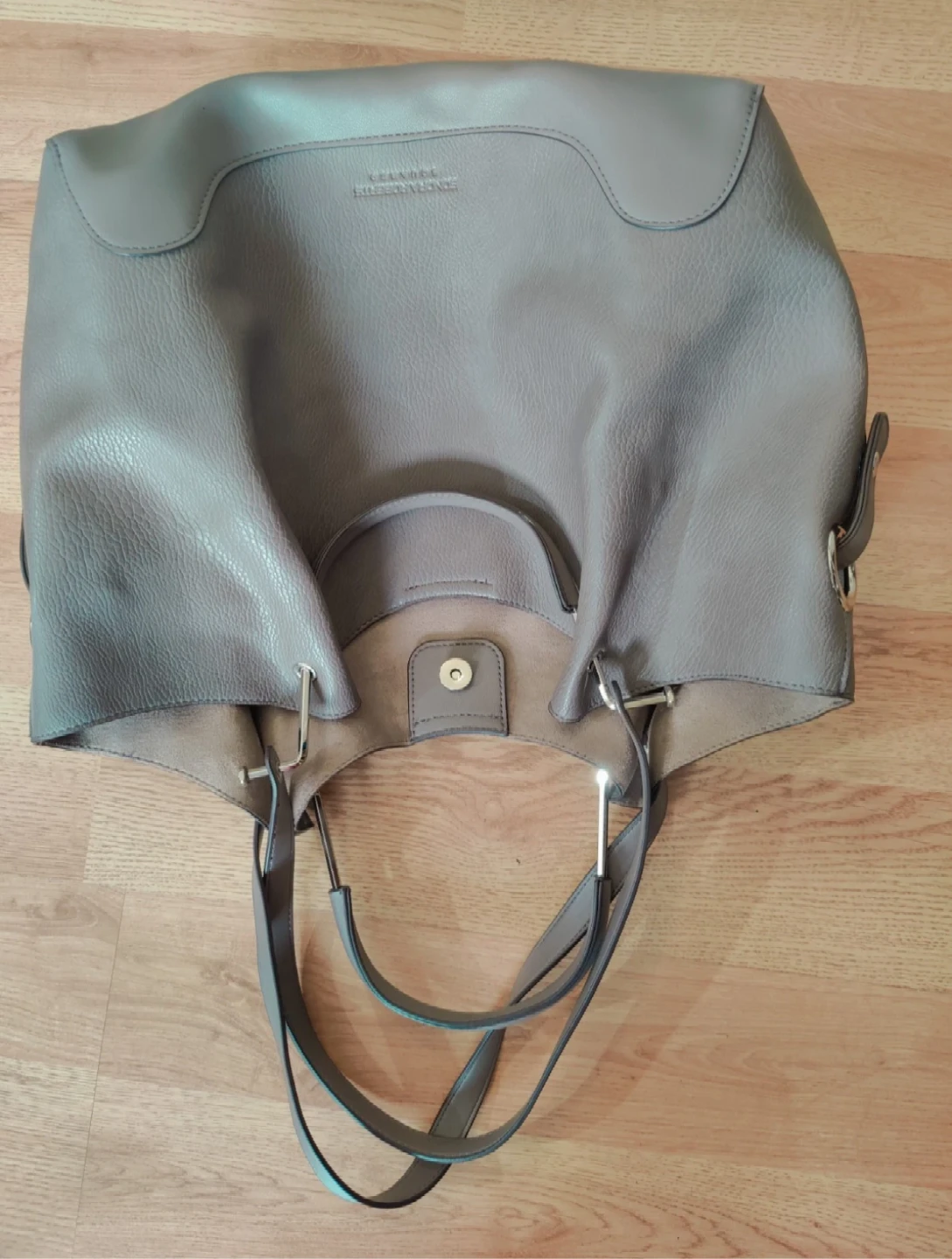 SONDRA ROBERTS Squared Gray  Leather Shoulder Bag