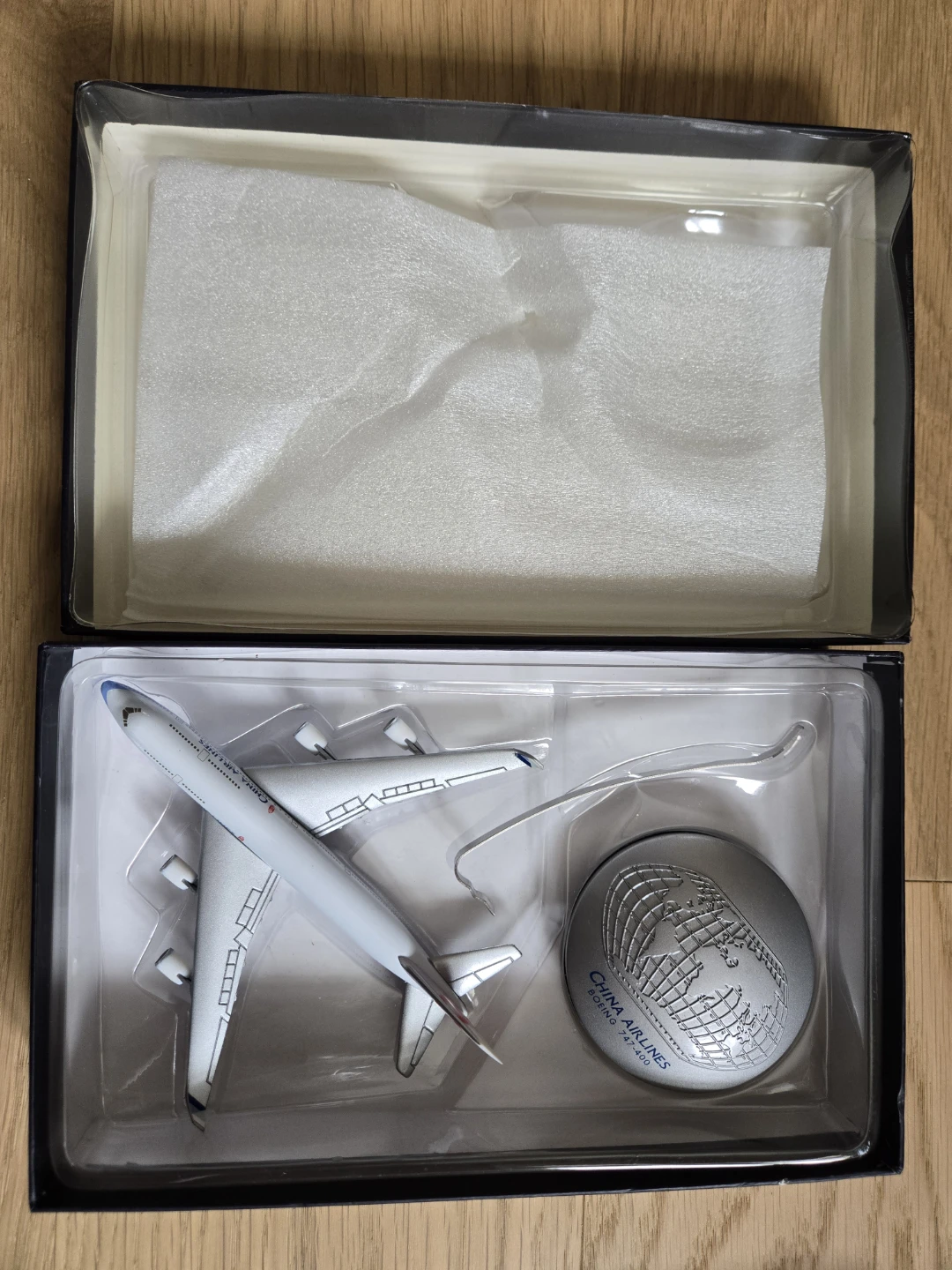 China Airlines Boeing 747-400 Model Airplane 1:500 Scale - photo 5