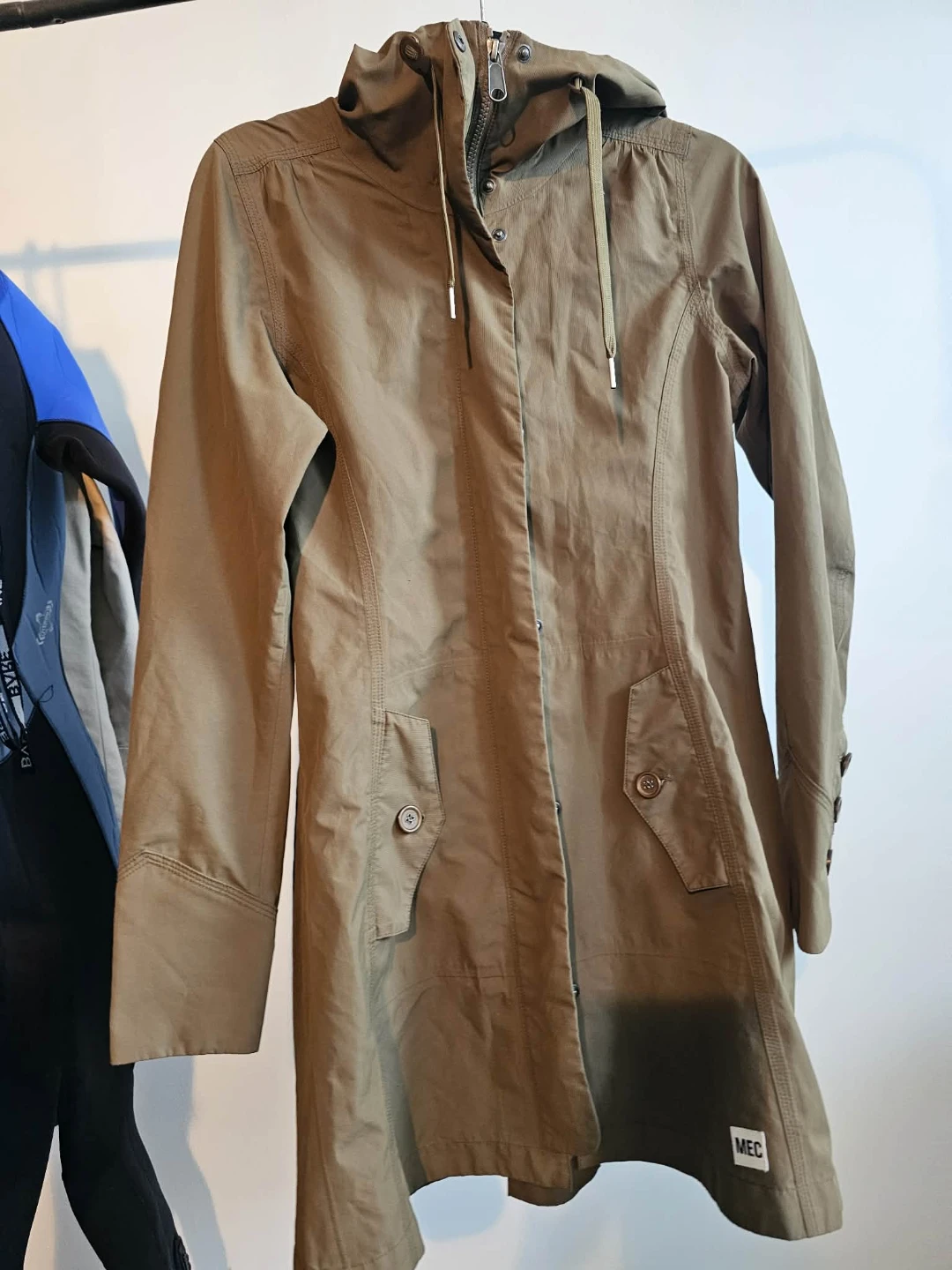 MEC Women's XS Tan Hooded Rain Jacket - photo 2