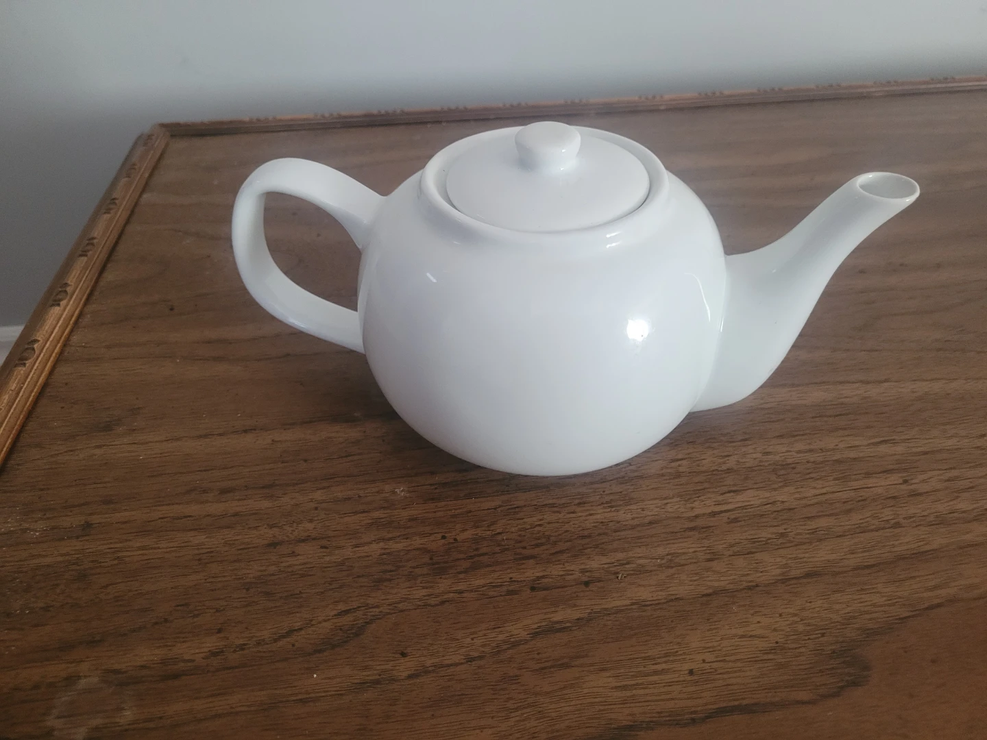 Hometrends White Teapot