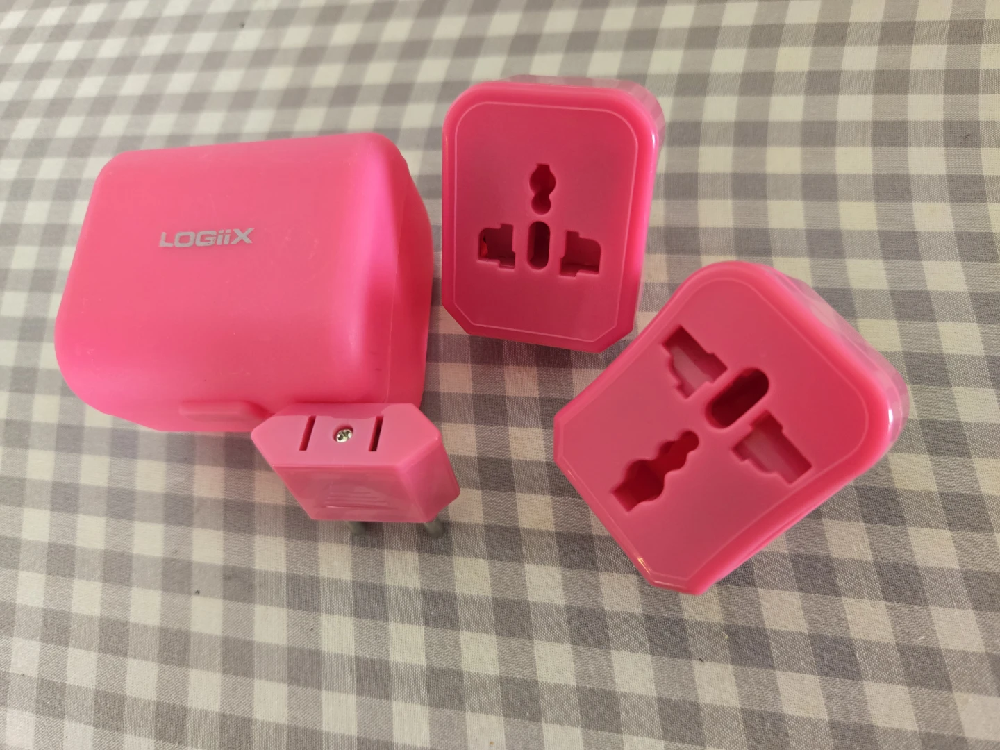 Logiix Universal Travel Adapter Set with Case - photo 5