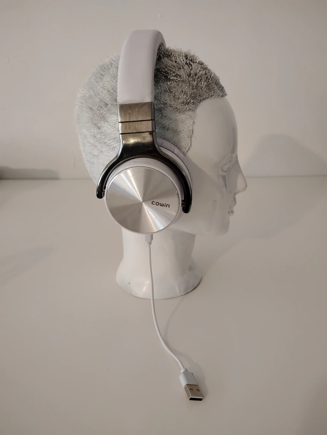 Cowin White Over-Ear Headphones