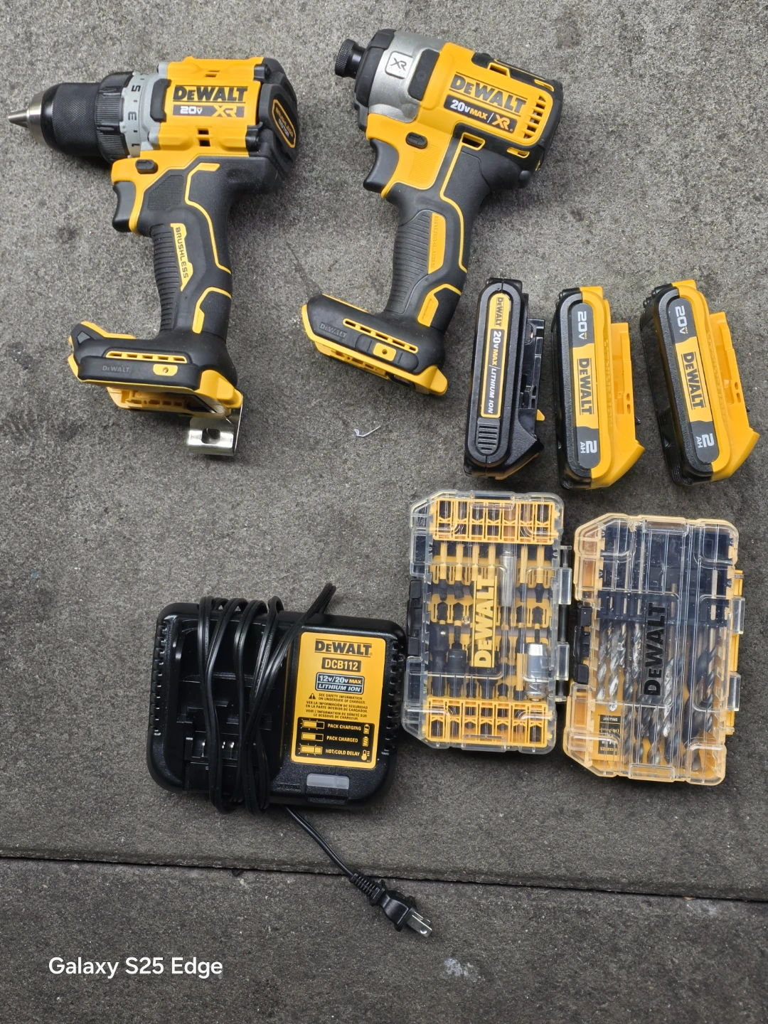 DeWalt 20V XR hammer drill & impact - photo 4