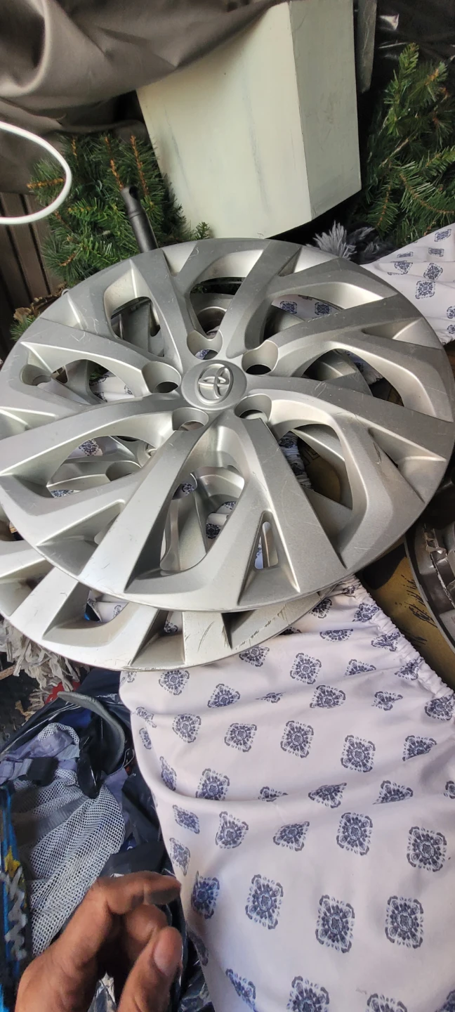 Set of 4 Toyota Hubcaps - photo 3