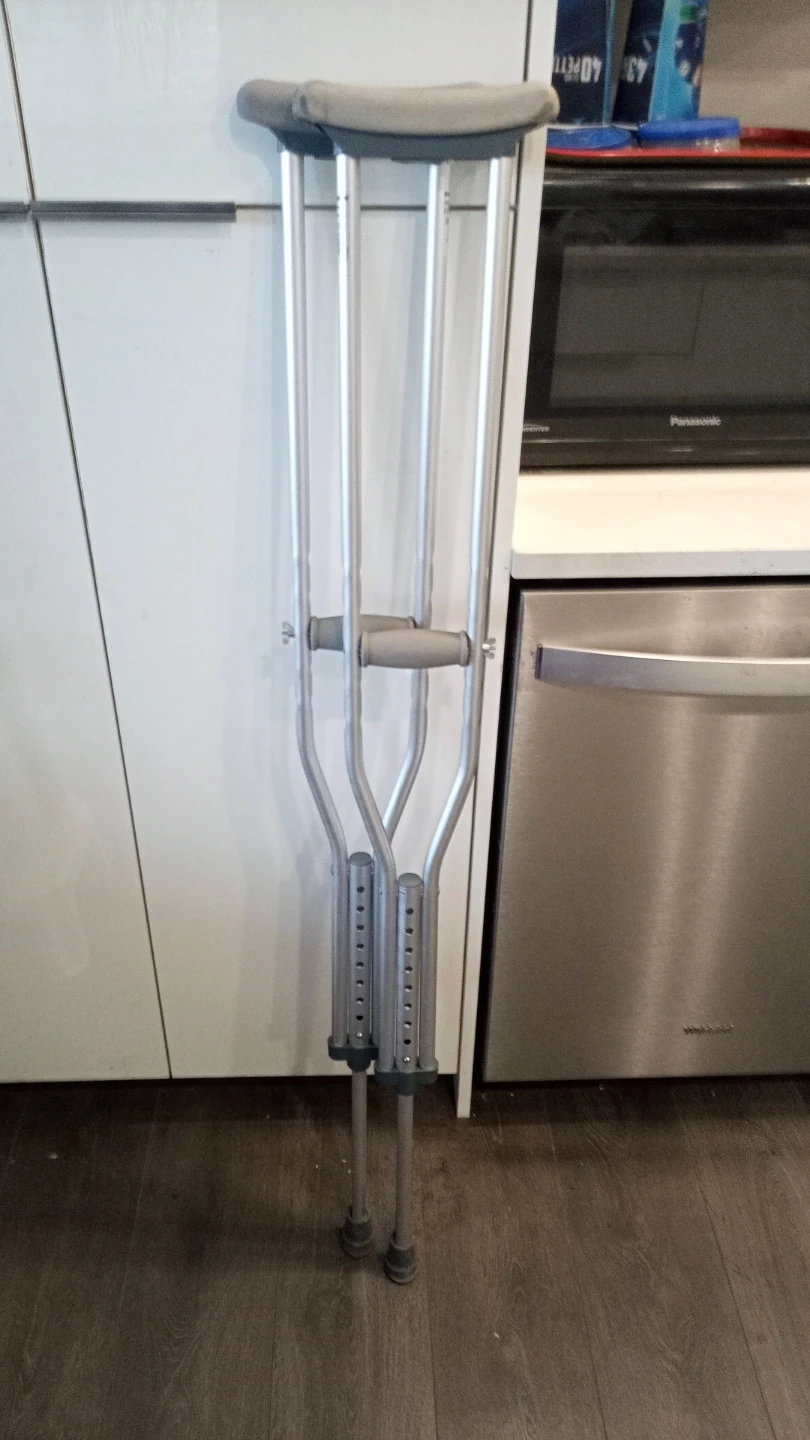 Guardian Adjustable Aluminum Crutches
