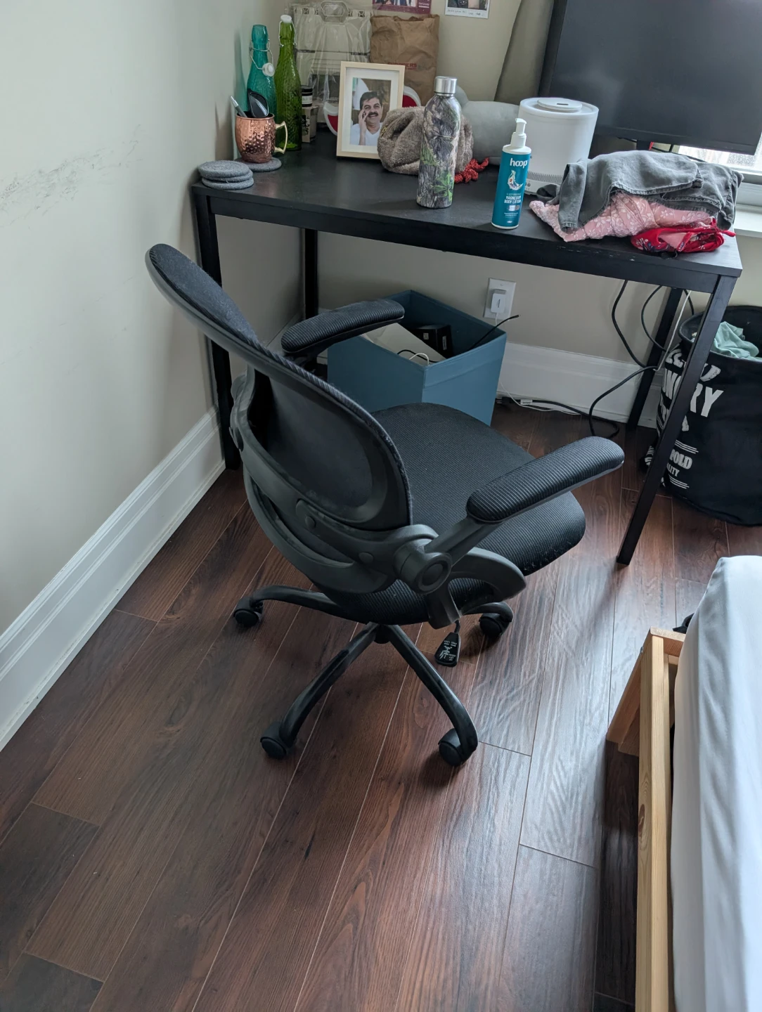 Black Office Chair with Mesh Back - photo 3