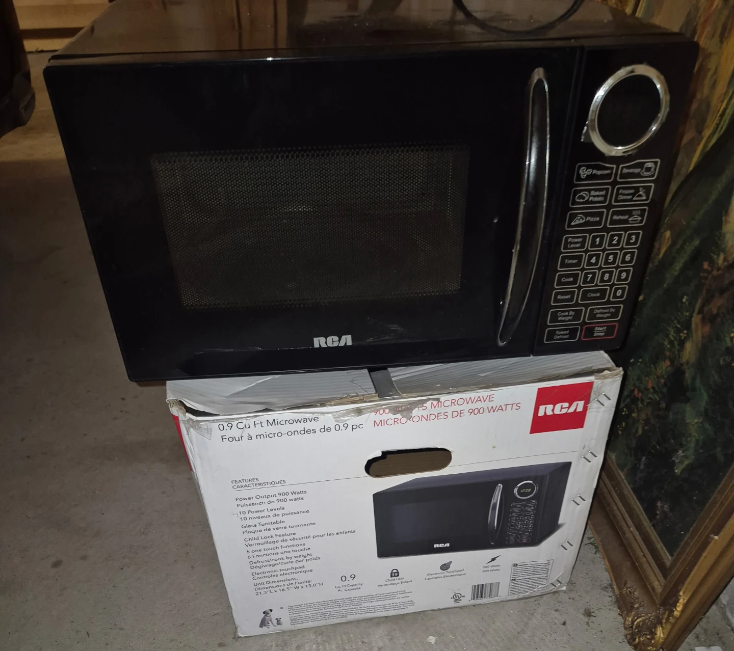 RCA 0.9 Cu Ft Microwave - Black - photo 2