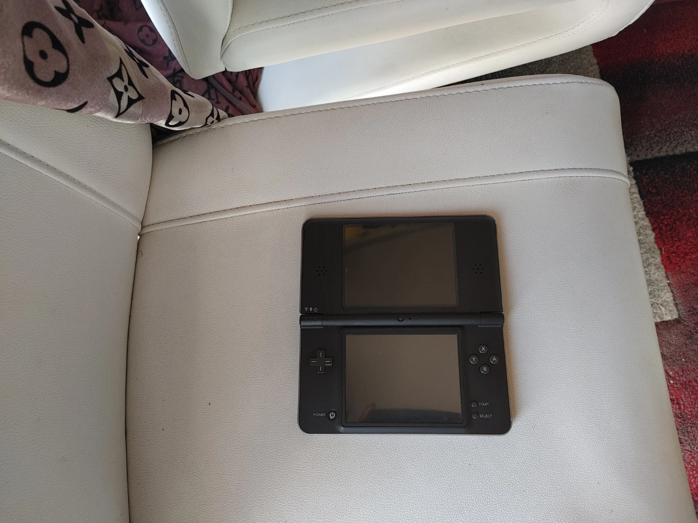 Nintendo DSi XL - photo 2